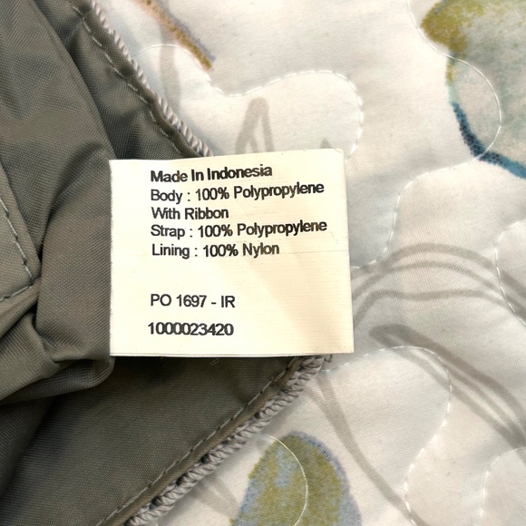 Like New The SAK Crochet Crossbody with Satin Ribbon Silver Grey Flap/Zipper - Picture 9 of 14